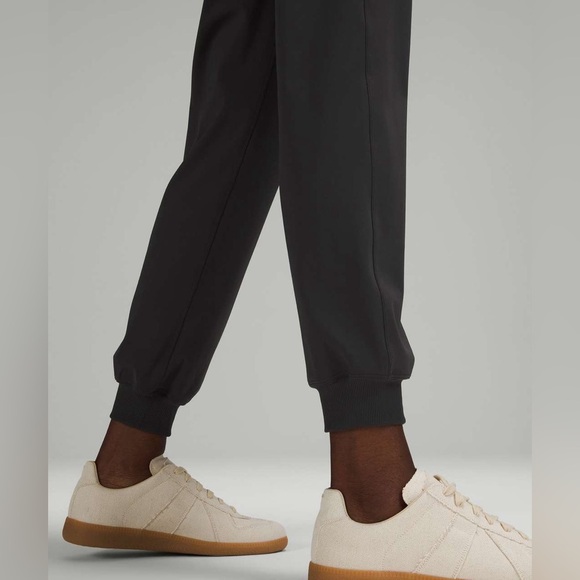 Lululemon Stretch Luxtreme High-Rise Jogger
Graphite Grey - Picture 4 of 8